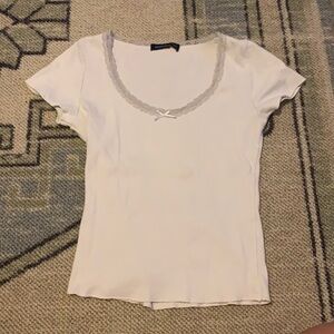 brandy melville baby tee with lace and bow detail